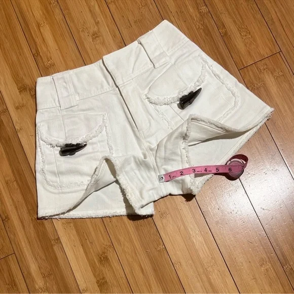 Derek Lam Frayed Toggle Shorts in Off White / Cream Size 0 - Picture 11 of 12